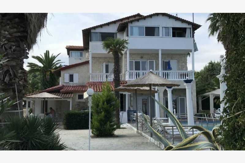 Хотел Villa George